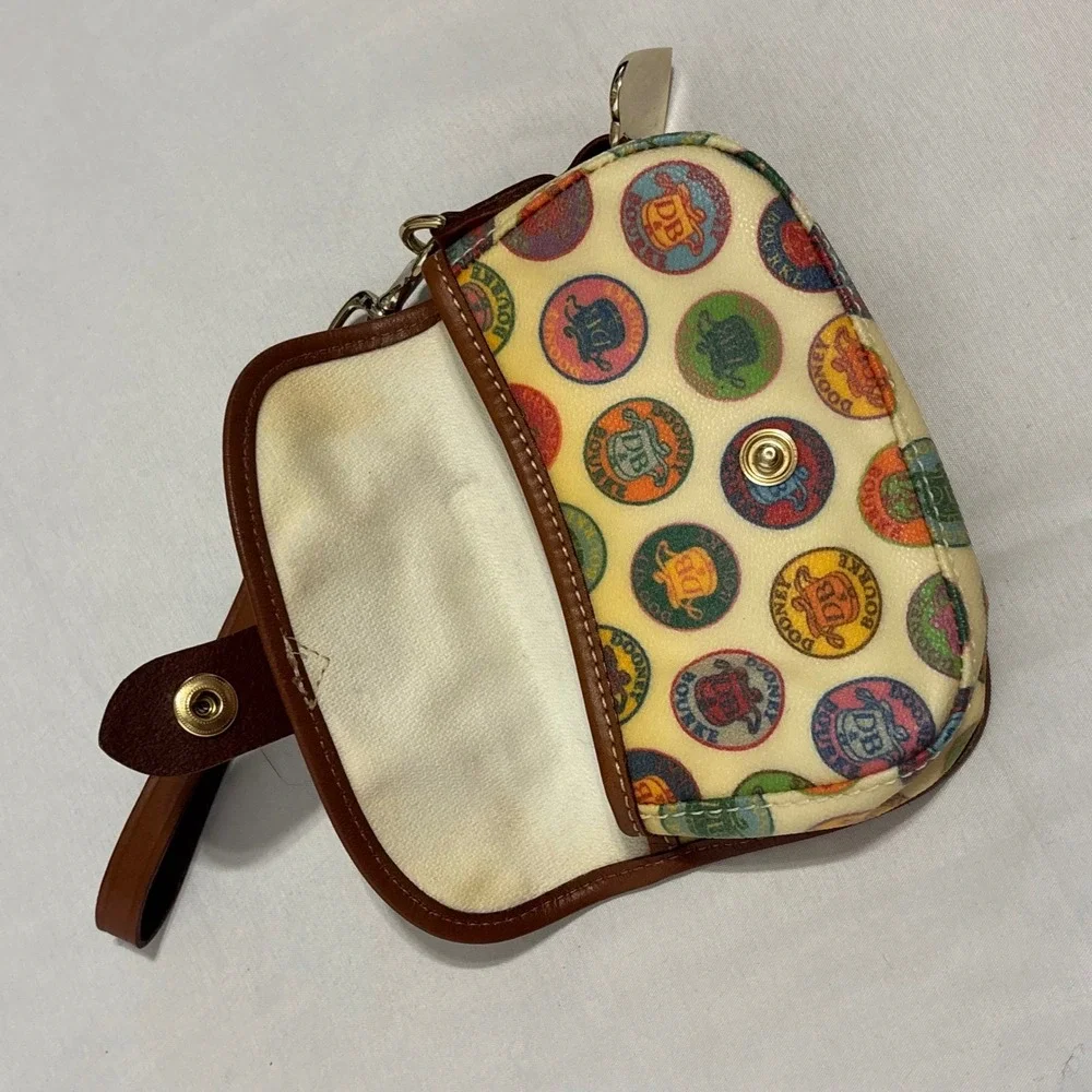 DOONEY & BOURKE adorable wristlet with logo design and brown leather detailing - Picture 4 of 13